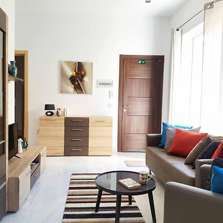 Ac1- Prime Location 3 Bedroom Apt In St.Julian'S San Ġiljan Kültér fotó