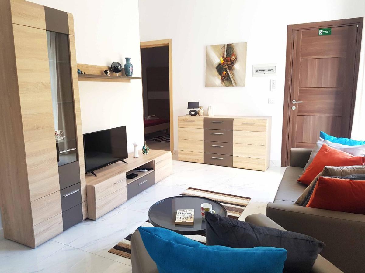 Ac1- Prime Location 3 Bedroom Apt In St.Julian'S San Ġiljan Kültér fotó