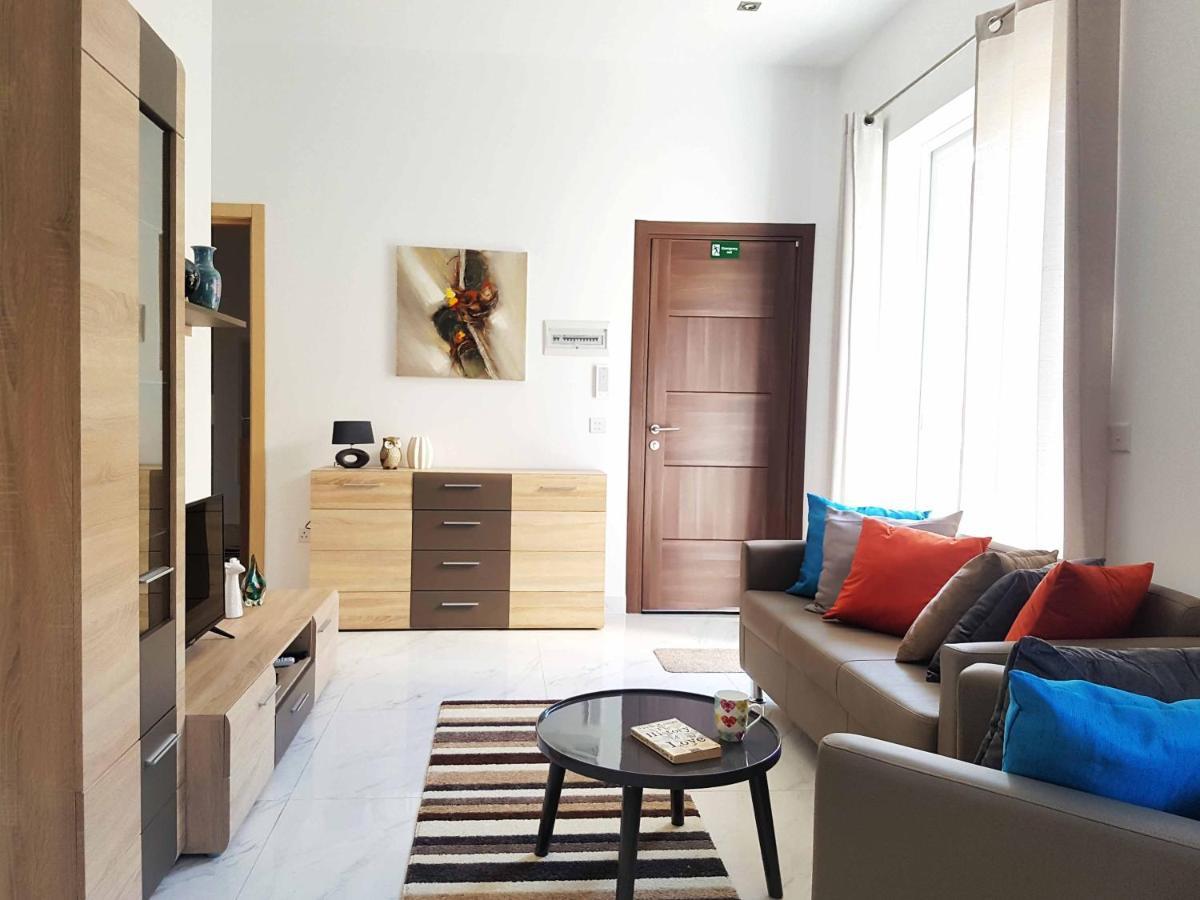 Ac1- Prime Location 3 Bedroom Apt In St.Julian'S San Ġiljan Kültér fotó