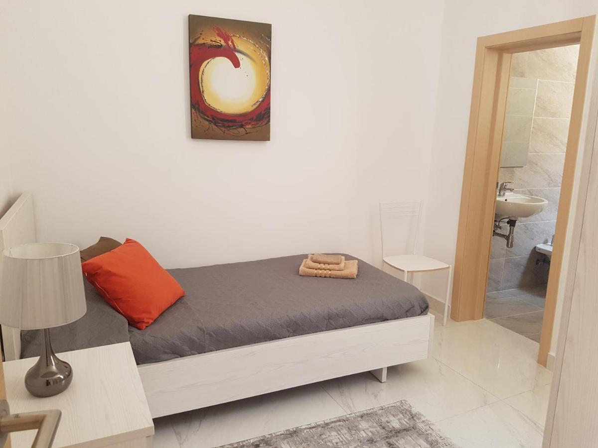 Ac1- Prime Location 3 Bedroom Apt In St.Julian'S San Ġiljan Kültér fotó