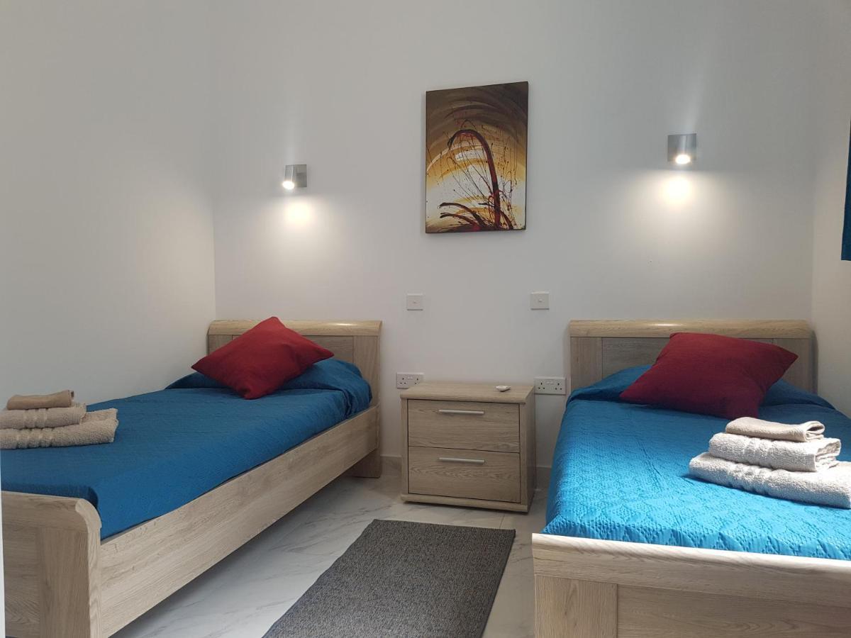 Ac1- Prime Location 3 Bedroom Apt In St.Julian'S San Ġiljan Kültér fotó